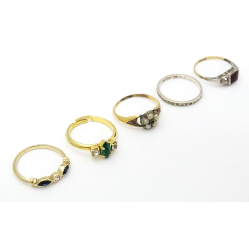 651 - Five assorted rings to include to include a silver and gold example (5)