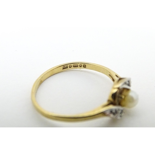 652 - Four assorted rings comprising three 9ct gold examples and a 18ct gold ring (4)