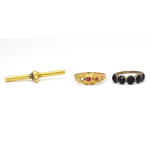 653 - Three assorted items to include an 18ct gold T-bar fob, a 9ct gold ring, etc. (3)