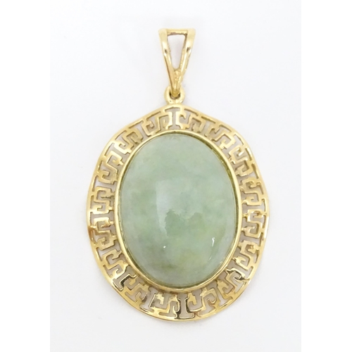 662 - A 9ct gold pendant set with jade coloured cabochon. Approx. 1 1/2