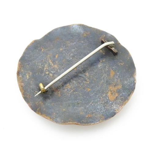 675 - WITHDRAWN FROM AUCTION - Apologies for any inconvenience. A brooch with hammered surround set with c... 