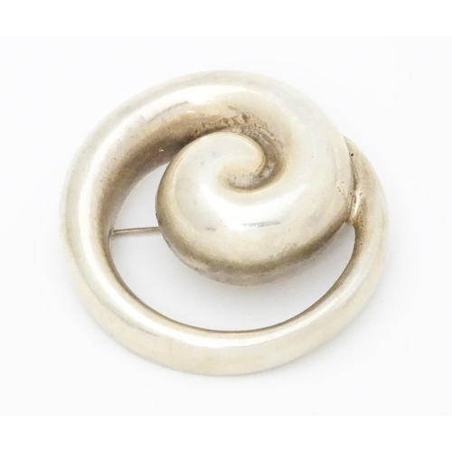 676 - A Bayanihan modernist silver brooch of swirl form. Approx. 2