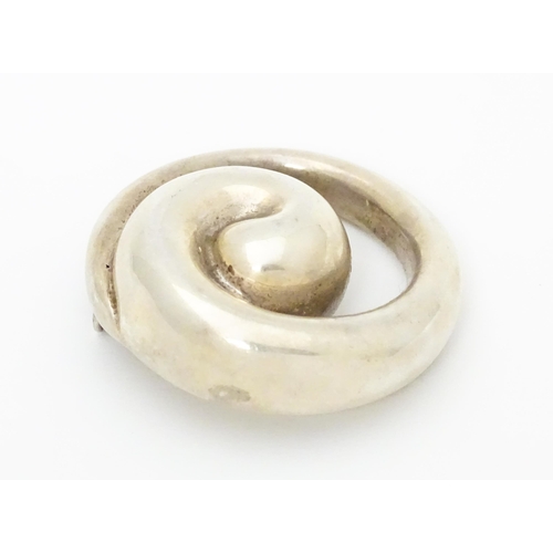 676 - A Bayanihan modernist silver brooch of swirl form. Approx. 2