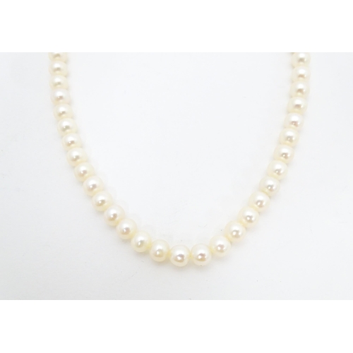 683 - A pearl necklace with 9ct gold clasp. Approx. 16