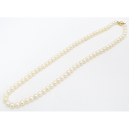 683 - A pearl necklace with 9ct gold clasp. Approx. 16