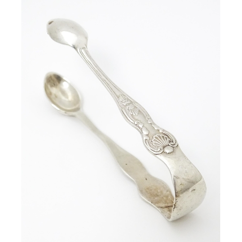 442 - Silver sugar tongs, hallmarked Birmingham 1904, maker William Devenport. Approx. 3 1/4