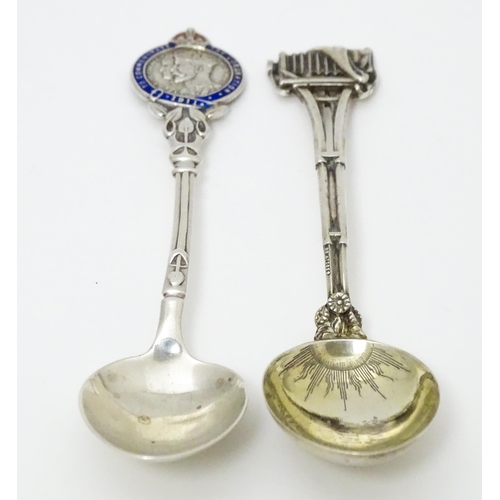 451 - A silver souvenir teaspoon commemorating the 1911 coronation, hallmarked Birmingham 1910, maker Marp... 