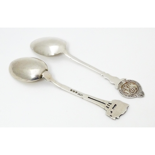 451 - A silver souvenir teaspoon commemorating the 1911 coronation, hallmarked Birmingham 1910, maker Marp... 