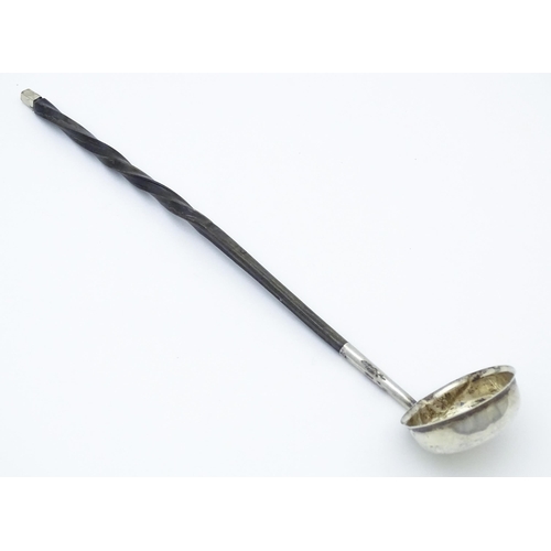 495 - A 19thC silver toddy ladle with twist handle, hallmarked London 1826. Approx. 9 1/2