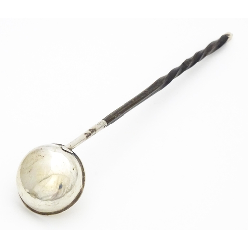 495 - A 19thC silver toddy ladle with twist handle, hallmarked London 1826. Approx. 9 1/2