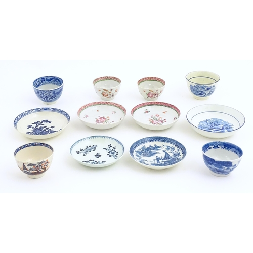 157 - A quantity of assorted tea bowls and saucers to include an early Worcester saucer decorated with a C... 