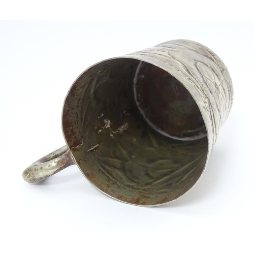 1005 - An Arts & Crafts silver plate mug with engraved flower / rose head decoration. Approx. 4