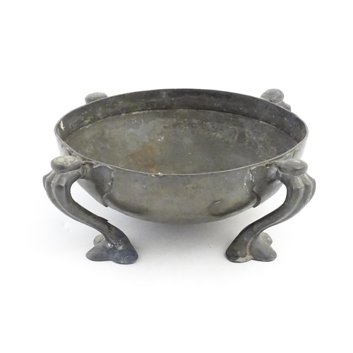 1009 - A Liberty & Co. Tudric pewter bowl of circular form raised on four Art Nouveau scrolled supports, de... 