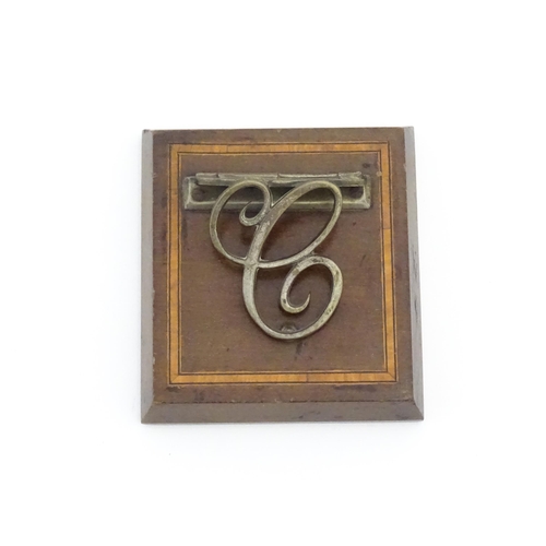 1108 - An early 20thC desk clip with scrolled C hinged detail. Approx. 4 1/2