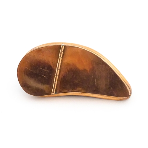 1126 - A copper snuff box with mussel shell detail to top. Approx. 3 3/4