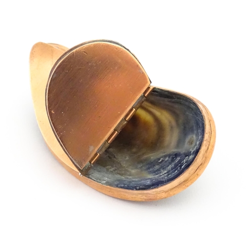 1126 - A copper snuff box with mussel shell detail to top. Approx. 3 3/4