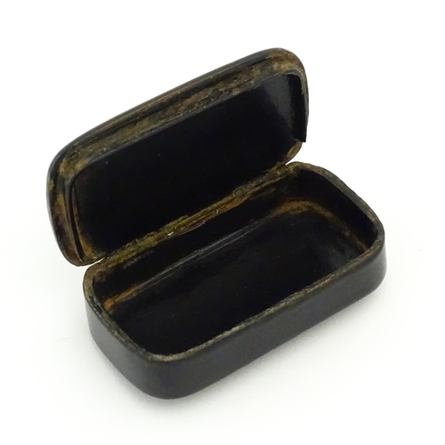 1131 - A Victorian lacquered papier mache snuff box with painted tortoiseshell detail to lid. Approx. 2 3/4... 