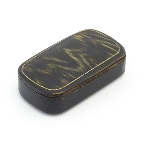 1131 - A Victorian lacquered papier mache snuff box with painted tortoiseshell detail to lid. Approx. 2 3/4... 