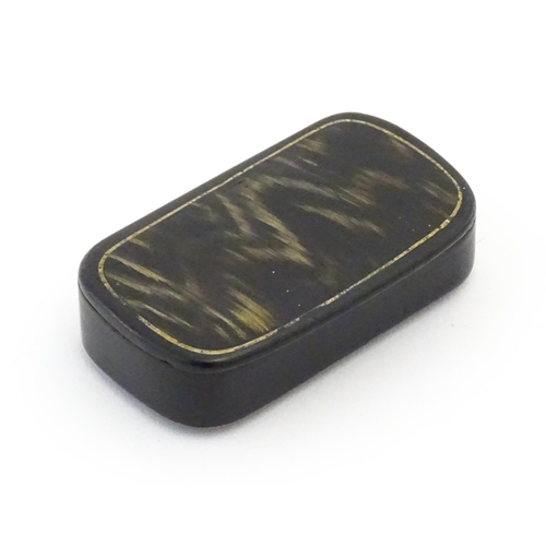 1131 - A Victorian lacquered papier mache snuff box with painted tortoiseshell detail to lid. Approx. 2 3/4... 