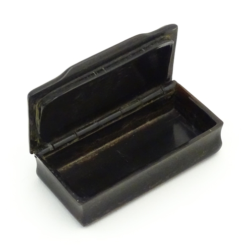 1132 - A late 19thC horn snuff box of rectangular form. Approx. 3 1/4