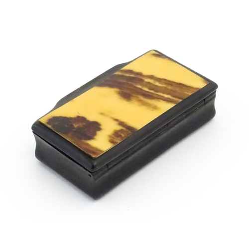 1132 - A late 19thC horn snuff box of rectangular form. Approx. 3 1/4