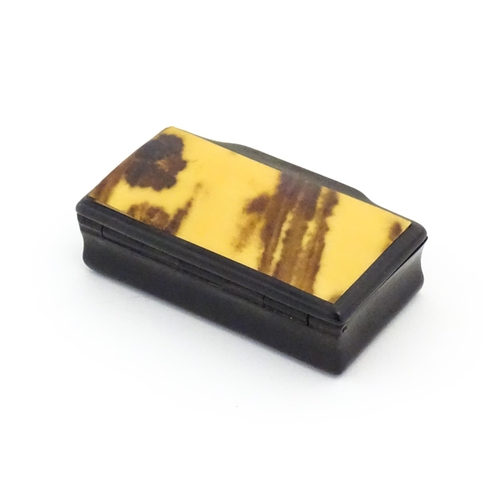 1132 - A late 19thC horn snuff box of rectangular form. Approx. 3 1/4