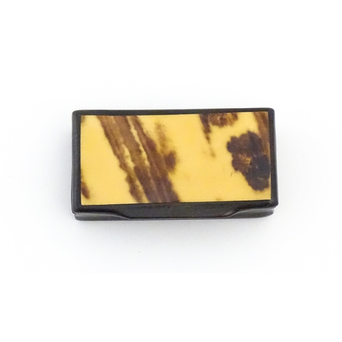 1132 - A late 19thC horn snuff box of rectangular form. Approx. 3 1/4