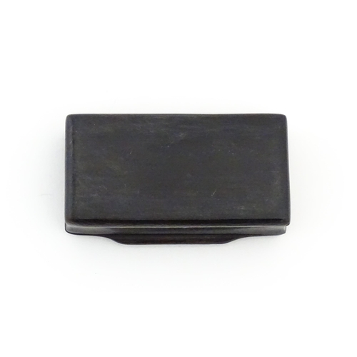 1132 - A late 19thC horn snuff box of rectangular form. Approx. 3 1/4