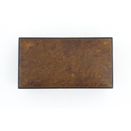 1139 - A 20thC table top cigarette box with burr veneers. Approx. 2 1/4