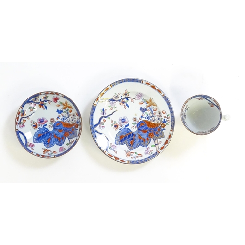 163 - A quantity of assorted ceramics to include a Chamberlain Worcester plate, a Coalport hand painted di... 