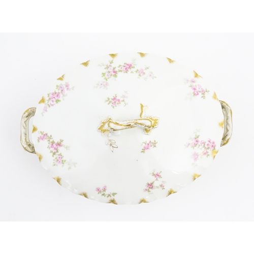 172 - A quantity of Haviland Limoges dinner wares with floral decoration and gilt borders to include plate... 