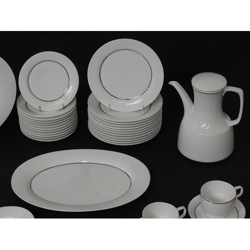 173 - A quantity of Rosenthal studio-linie dinner and coffee wares to include plates, dishes, serving plat... 