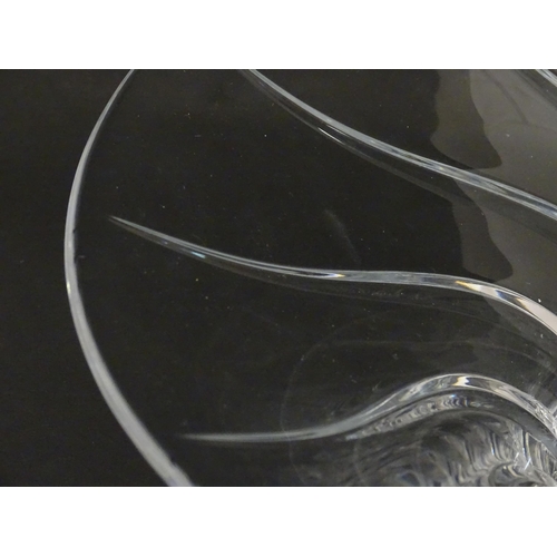 251 - A large clear glass centrepiece bowl. Approx. 5