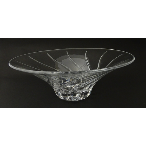 251 - A large clear glass centrepiece bowl. Approx. 5