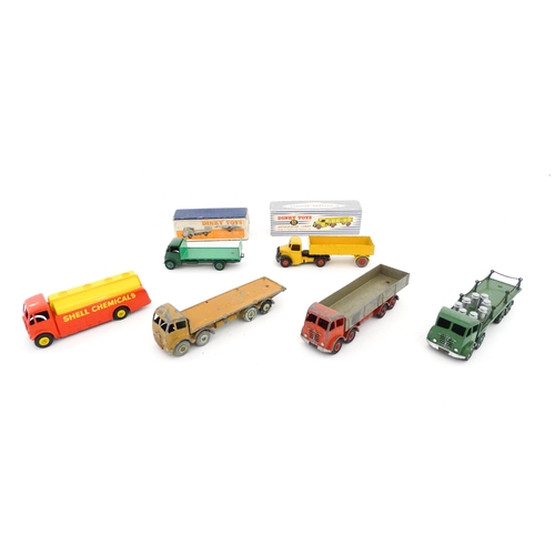 841 - Toys: A quantity of die cast scale model Dinky Toys / Dinky Supertoys to include Guy Flat Truck with... 