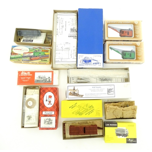 842 - Toys: A quantity of assorted scale model train / railway accessories and building kits to include an... 