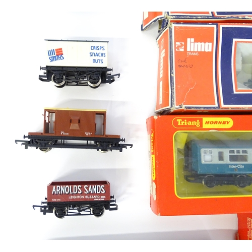 843 - Toys - Model Train / Railway Interest : A quantity of OO guage trains / locomotives, carriages, roll... 