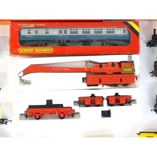 843 - Toys - Model Train / Railway Interest : A quantity of OO guage trains / locomotives, carriages, roll... 