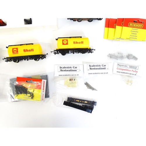 843 - Toys - Model Train / Railway Interest : A quantity of OO guage trains / locomotives, carriages, roll... 