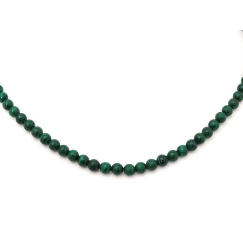 704 - A green malachite coloured bead necklace. Approx. 16