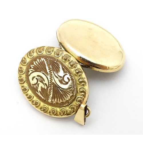 741 - Assorted gold, yellow metal and gilt metal items to include a single 18ct gold cufflink, a 9ct gold ... 