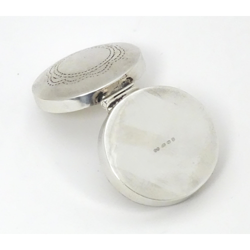 263 - A .925 silver pill box of circular form. Approx. 1 1/8