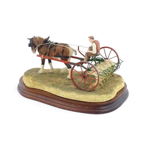 894 - A Border Fine Arts limited edition model Loose Raking, Gold edition, by Ray Ayres, model no. B0697. ... 