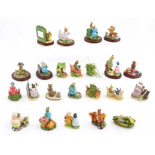 933 - A quantity of Border Fine Arts Beatrix Potter figures from the World of Beatrix Potter series etc. t... 