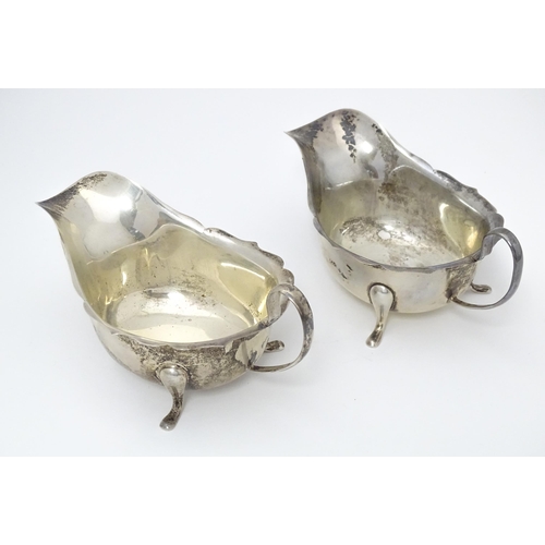 340 - A pair of silver sauce boats, hallmarked Sheffield 1934, maker Viner's Ltd. Approx. 6