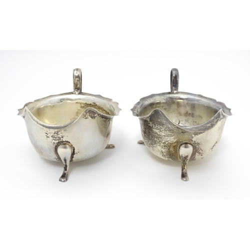 340 - A pair of silver sauce boats, hallmarked Sheffield 1934, maker Viner's Ltd. Approx. 6