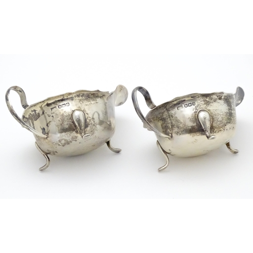 340 - A pair of silver sauce boats, hallmarked Sheffield 1934, maker Viner's Ltd. Approx. 6