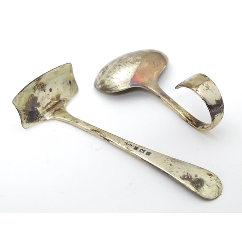 412 - A cased silver Christening set comprising child's spoon and pusher, hallmarked Birmingham 1957 / 8, ... 