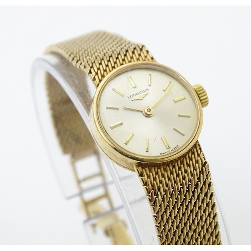 772 - A ladies 9ct gold cased Longines wristwatch with 9ct gold strap. Watch dial approx. 5/8