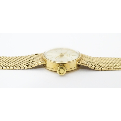 772 - A ladies 9ct gold cased Longines wristwatch with 9ct gold strap. Watch dial approx. 5/8